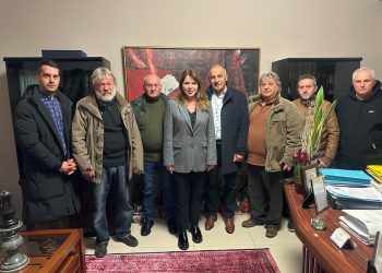 Διάλογος ουσίας της Κατερίνας Παπακώστα με τους ανθρώπους των λαϊκών αγορών