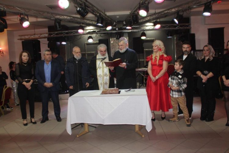 Αντάλλαξαν ευχές και έκοψαν την πίτα στα Στουρναρέικα