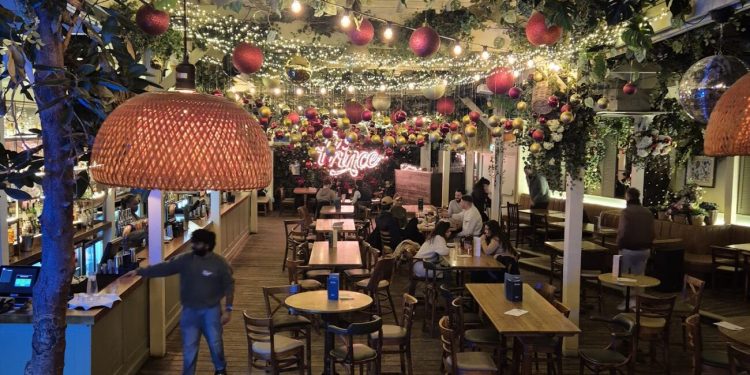 The Prince London: Για ποτό με urban vibes στον μυστικό κήπο του Paddington με urban vibes