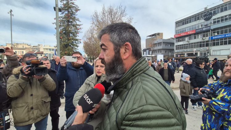 Κρίσιμη Δευτέρα για τους αγρότες: Στο Μαξίμου η συνάντηση με τον Πρωθυπουργό, παρόντες και δύο Τρικαλινοί από το μπλόκο του Λόγγου