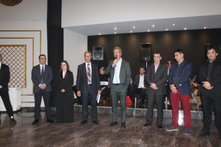 Χόρεψαν κι έκοψαν την πίτα τα μέλη του Πολιτιστικού Συλλόγου Βαθυρρεύματος