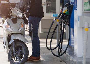 Μεγάλη επιχείρηση της ΕΛΑΣ σε βενζινάδικα για πειραγμένες αντλίες (και) στην Θεσσαλία -10 συλλήψεις
