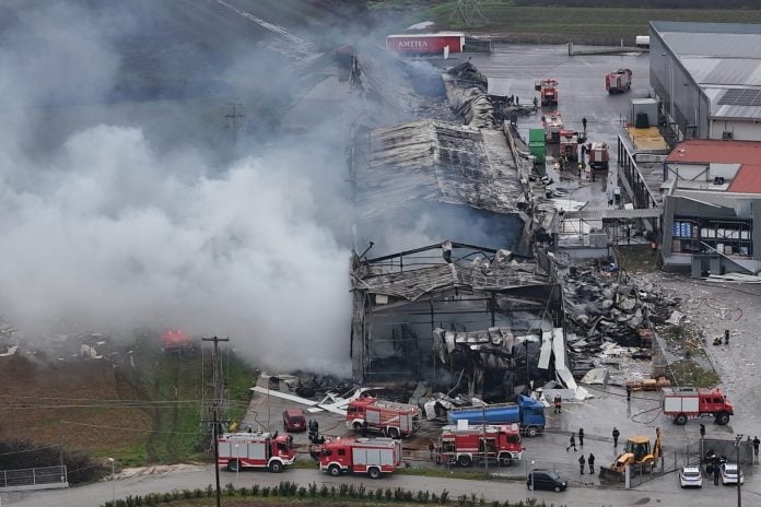Έτσι έγινε η έκρηξη στη «Βιολάντα» Τρικάλων – Δείτε το βίντεο της Πυροσβεστικής