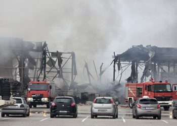 Συγκλονιστικές οι εικόνες από την τραγωδία στην μπισκοτοβιομηχανία ΒΙΟΛΑΝΤΑ