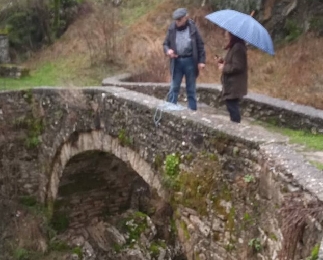 Οι τρεις μοναδικοί κάτοικοι στο Χαλίκι Ασπροποτάμου “αγίασαν” μόνοι τους τα νερά