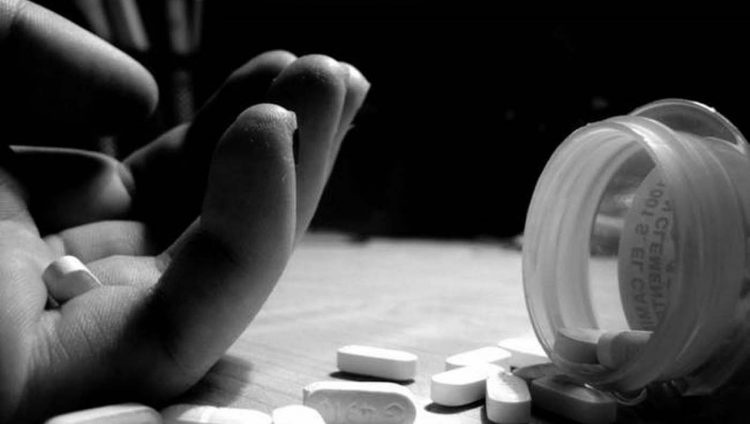 25χρονος αποπειράθηκε να βάλει τέλος στη ζωή του – 22χρονη έπεσε από πολυκατοικία