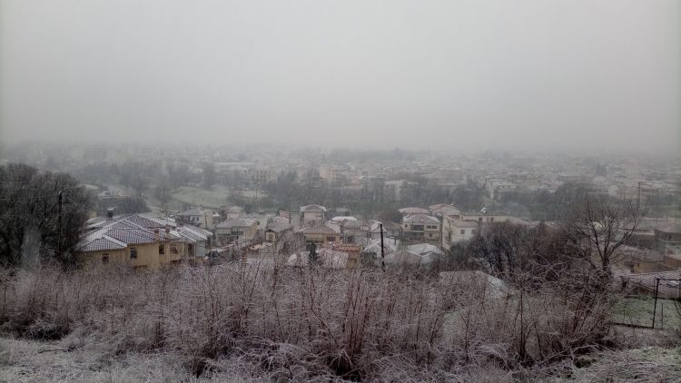 Τα Τρίκαλα είδαν “άσπρη μέρα” σήμερα – Πάνω από μισό μέτρο το χιόνι τα ορεινά – Κλειστά τα σχολεία στους Δήμους Τρικκαίων, Μετεώρων και Πύλης (ΕΙΚΟΝΕΣ – ΠΙΝΑΚΕΣ)