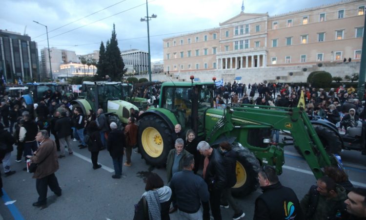 Νέα συγκέντρωση αγροτών στο Σύνταγμα – Αποχωρούν το μεσημέρι τα 44 τρακτέρ