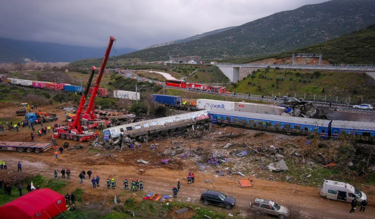 Τέμπη: Διορία έως το τέλος της εβδομάδας για τις εκταφές – Προσφυγές συγγενών για εξετάσεις στο εξωτερικό