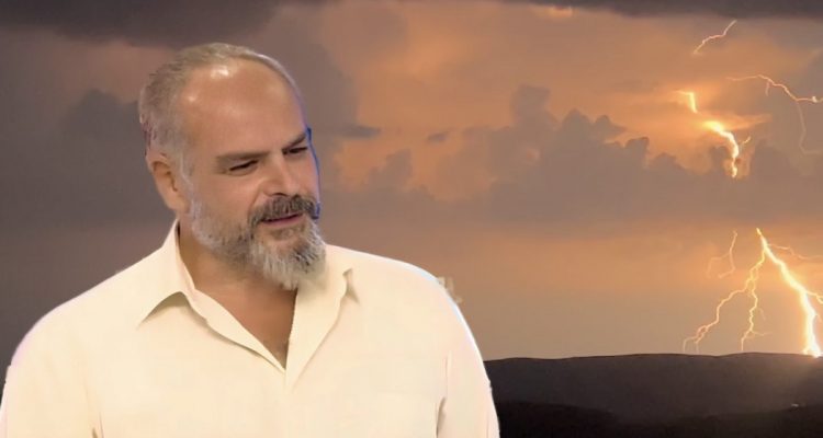 Ο καιρός «χτυπά» στις γιορτές: «Τσικνοπέμπτη με ομπρέλα, Βαλεντίνος με κουβέρτα» λέει ο Χατζηγρίβας
