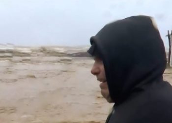Δείτε βίντεο: Ξέσπασε σε λυγμούς ιδιοκτήτης καταστήματος στον Αγιόκαμπο – «Μετανοώ γιατί δεν άκουσα τον αδερφό μου…»