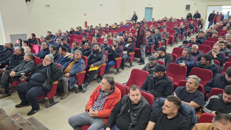 «Δεν πήραμε απολύτως τίποτα, ο αγώνας συνεχίζεται» λένε οι αγρότες στην πανελλαδική σύσκεψη της Νίκαιας με το βλέμμα στην… Αθήνα (ΕΙΚΟΝΕΣ – ΒΙΝΤΕΟ)