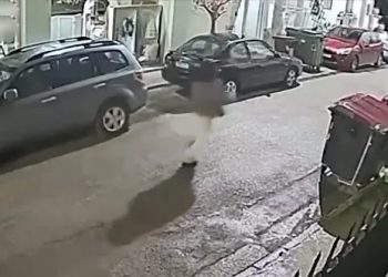 Λάρισα: Ημίγυμνος άντρας παρενοχλούσε γυναίκες στο κέντρο της πόλης