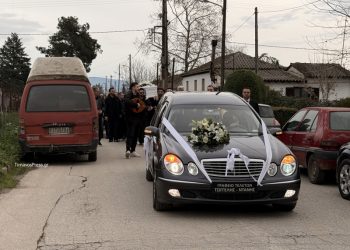 Με τραγούδια γάμου αποχαιρέτησαν τον 28χρονο Θοδωρή – Ράγισαν καρδιές στα Πλατανούλια (φωτ. & βίντεο)