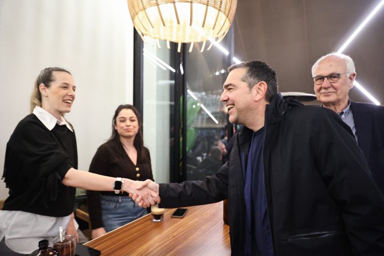 Στη Λάρισα ο Αλέξης Τσίπρας, συναντήθηκε με νέους (φωτ.)