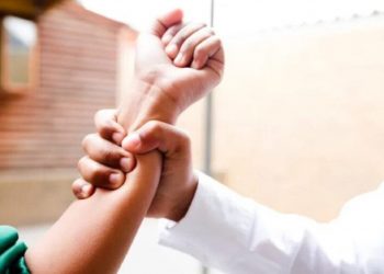 Ασθενής επιτέθηκε σε νοσηλεύτρια του Πανεπιστημιακού Νοσοκομείου Λάρισας – Ύβρεις και σωματική βία σε ένα πρωτοφανές περιστατικό!
