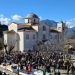 Οι Καλαμπακιώτες δεν ξεχνούν – Πλήθος κόσμου και συγκίνηση στο τριετές μνημόσυνο της Χρύσας, της Αναστασίας και της Θωμαής (ΕΙΚΟΝΕΣ)