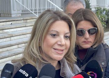Μ. Καρυστιανού από τη Λάρισα: «Συμμετέχουμε σε μία δίκη παρωδία…» – Τι ανέφερε για τις εκταφές (φωτ. & βίντεο)