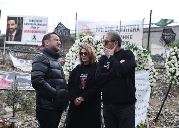 Νίκος Πλακιάς από το σημείο της τραγωδίας των Τεμπών: «Ο πόνος έχει γίνει οργή» – Τελέστηκε το Τρισάγιο (φωτ. & βίντεο)