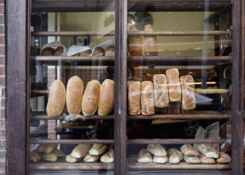Σε κρίση η παραδοσιακή αρτοποιία: Έκλεισαν πάνω από 3.000 φούρνοι και ζαχαροπλαστεία τα τελευταία 2,5 χρόνια