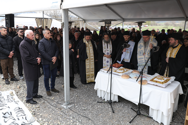 Ο Περιφερειάρχης Δημ. Κουρέτας στο μνημόσυνο των Τεμπών