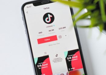 TikTok: Θα βάλει νέο φίλτρο για να εντοπίζει χρήστες κάτω των 13 ετών στην ΕΕ