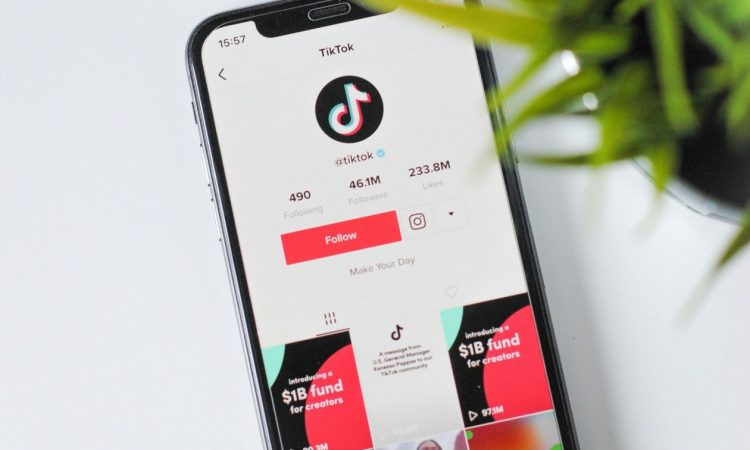 TikTok: Θα βάλει νέο φίλτρο για να εντοπίζει χρήστες κάτω των 13 ετών στην ΕΕ