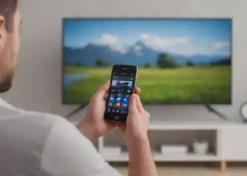 Tι είναι το «second screen viewing»: Το φαινόμενο που αλλάζει τις πλοκές και τα σενάρια των σειρών