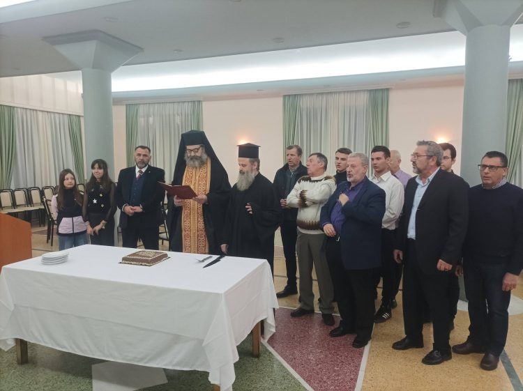 Τρικαλινοί Ιεροψάλτες: Μια Βασιλόπιτα με πολλές ευλογίες και βυζαντινές μελωδίες – Βραβεύσεις και Απονομή Χρυσού Σταυρού (ΕΙΚΟΝΕΣ)