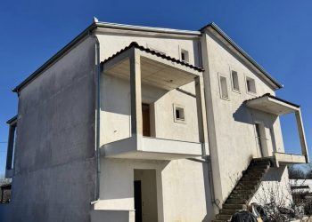 Πωλείται ακίνητο στον Πυργετό Τρικάλων αποτελούμενο από 2 ανεξάρτητες κατοικίες