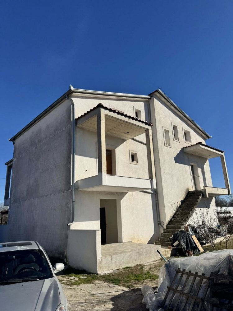 Πωλείται ακίνητο στον Πυργετό Τρικάλων αποτελούμενο από 2 ανεξάρτητες κατοικίες
