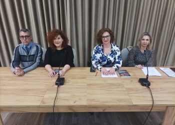 Αντώνης Ψάλτης: «Με το χέρι στην καρδιά» μας προσκαλεί να μοιραστούμε σκέψεις και συναισθήματα (ΕΙΚΟΝΕΣ)