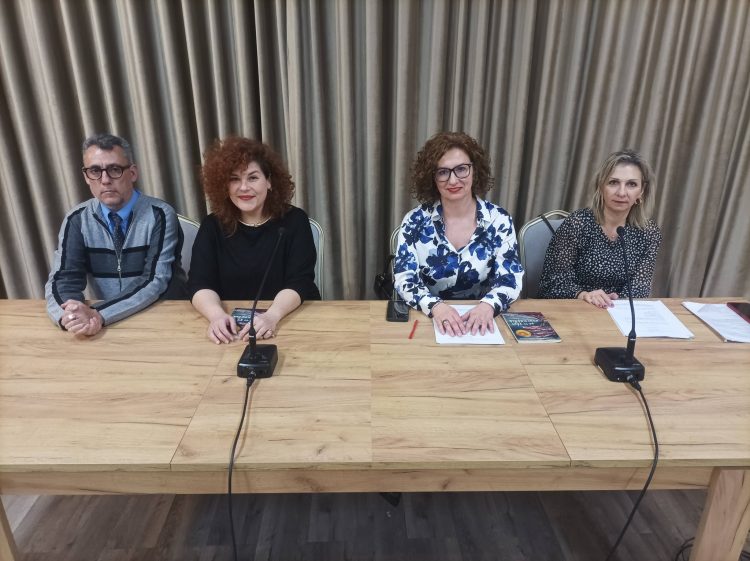Αντώνης Ψάλτης: «Με το χέρι στην καρδιά» μας προσκαλεί να μοιραστούμε σκέψεις και συναισθήματα (ΕΙΚΟΝΕΣ)