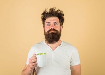 5 σοβαρές παρενέργειες του να πίνετε καφέ με άδειο στομάχι