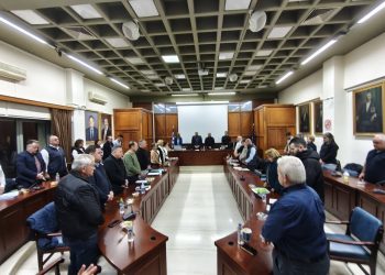 Ενός λεπτού σιγή στο Δημοτικό Συμβούλιο Τρικκαίων για τις εργαζόμενες στη ΒΙΟΛΑΝΤΑ