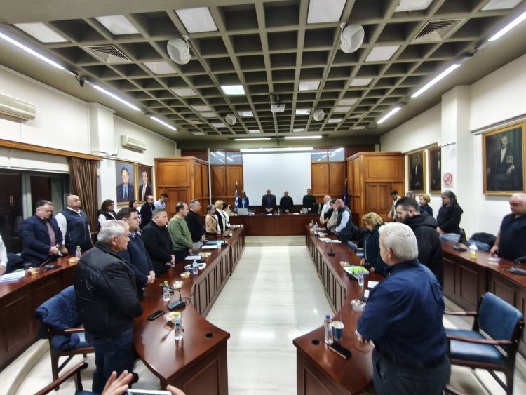 Ενός λεπτού σιγή στο Δημοτικό Συμβούλιο Τρικκαίων για τις εργαζόμενες στη ΒΙΟΛΑΝΤΑ
