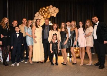 Κατερίνα Ζιώγκου: 70 Χρόνια Ζωής και 50 Χρόνια Αγάπης σε μια Βραδιά Γεμάτη Συγκίνηση (ΕΙΚΟΝΕΣ – ΒΙΝΤΕΟ)