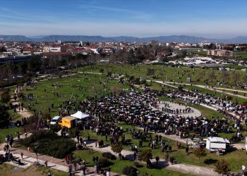 Χιλιάδες Λαρισαίοι στο Πάρκο των Χρωμάτων για τα Κούλουμα – Μουσική, χορός, σαρακοστιανά και πέταγμα χαρταετών σε κάθε γωνιά (ΕΙΚΟΝΕΣ)