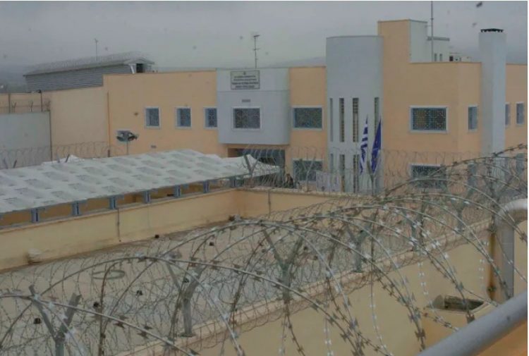 «Φαρ ουέστ» στις φυλακές Δομοκού: Κρατούμενος πήγε να σκοτώσει τον αρχιφύλακα, αλλά σκοτώθηκε από άλλον κρατούμενο