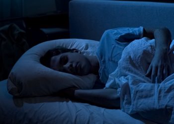 Γιατρός εξηγεί πως η κλειστή πόρτα στο υπνοδωμάτιο επηρεάζει την ποιότητα του ύπνου