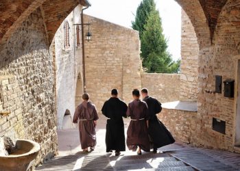 Ιταλία: Ηγούμενος καλεί τους μοναχούς του «να αφήσουν το Netflix και τα social media»
