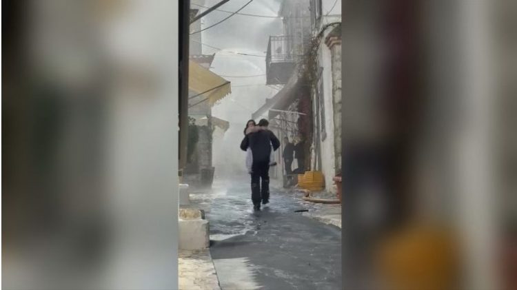 Πώς έφεραν τη βροχή στην Ύδρα για τον Μπραντ Πιτ