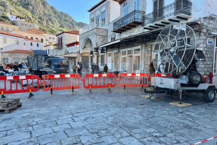 «Λουκέτο» στο λιμάνι της Ύδρας: Κλείνουν όλα τα καταστήματα για τα γυρίσματα της ταινίας με τον Μπραντ Πιτ