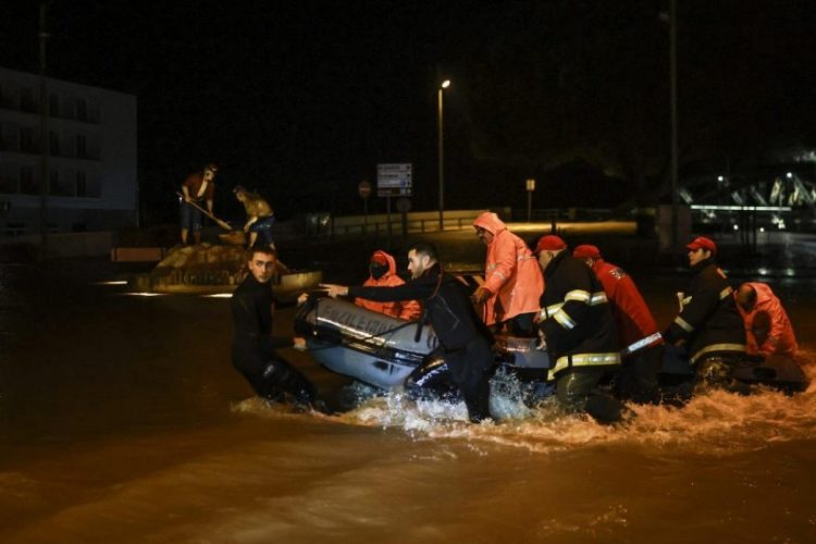 Πορτογαλία: Φουσκωμένα ποτάμια και φονικές πλημμύρες από την καταιγίδα Λεονάρντο