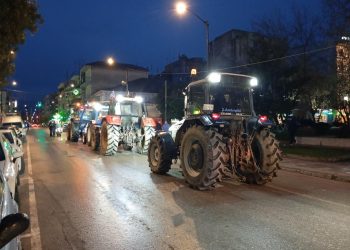 Ζέσταναν τα τρακτέρ με έλευση στο κέντρο των Τρικάλων οι αγρότες – Προετοιμασίες για το συλλαλητήριο της Αθήνας (ΦΩΤΟ – ΒΙΝΤΕΟ)