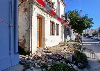 Γυναίκα έπεσε στο δρόμο μαζί με το μπαλκόνι – Σώθηκε από τύχη 41χρονη (ΕΙΚΟΝΕΣ)