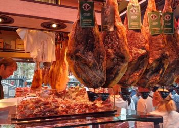 La Boqueria: Ο απόλυτος γευστικός πειρασμός στη Βαρκελώνη (με tips για να τη ζήσεις σωστά)