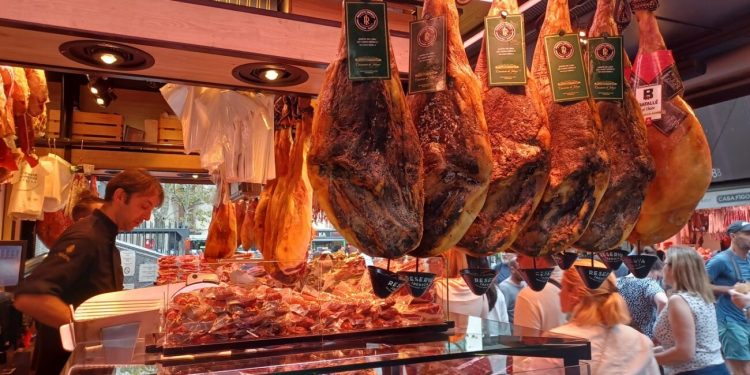 La Boqueria: Ο απόλυτος γευστικός πειρασμός στη Βαρκελώνη (με tips για να τη ζήσεις σωστά)