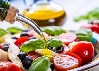 Η μεσογειακή διατροφή συνδέεται με έως και 25% χαμηλότερο κίνδυνο εγκεφαλικού – Νέα έρευνα