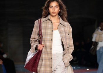 Τα καρό πουκάμισα είναι το must item για cool outfits